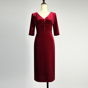 中长款酒红色金丝绒七分袖连衣裙2025弹力修身性感V领包臀直筒裙