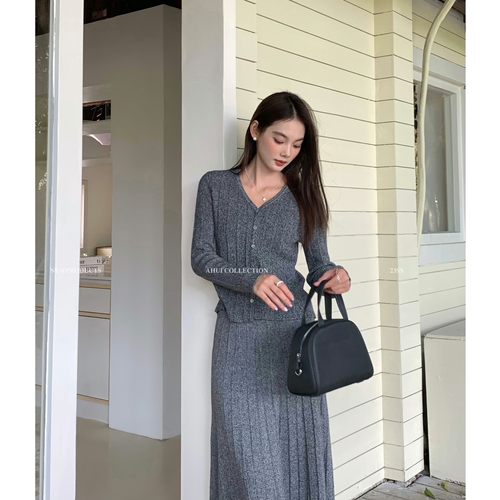 休闲显瘦2024秋季百搭上衣V领