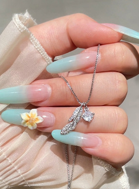 秦彻羽毛莫桑钻项链女高级感恋与深空锁骨链闺蜜生日礼物