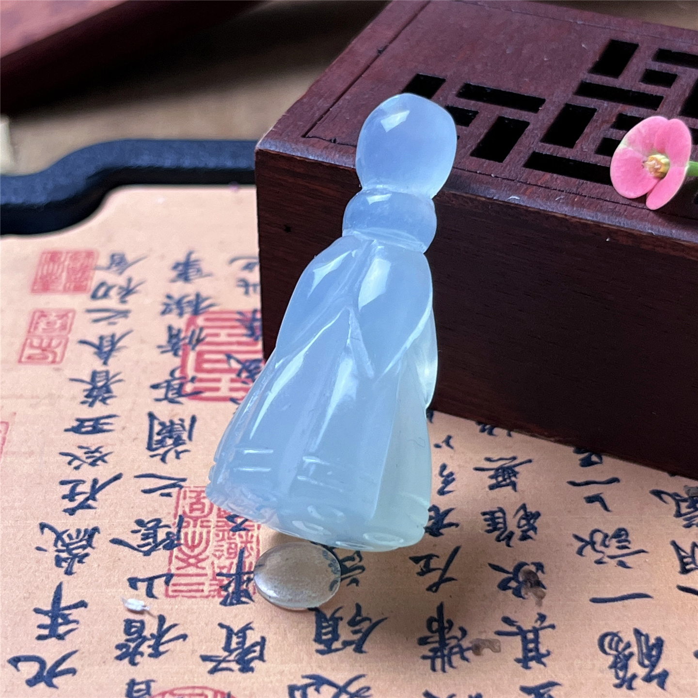 天然岫玉天青冻莲蓬吊坠保真立体雕刻手工玉石挂件产地直发男女款