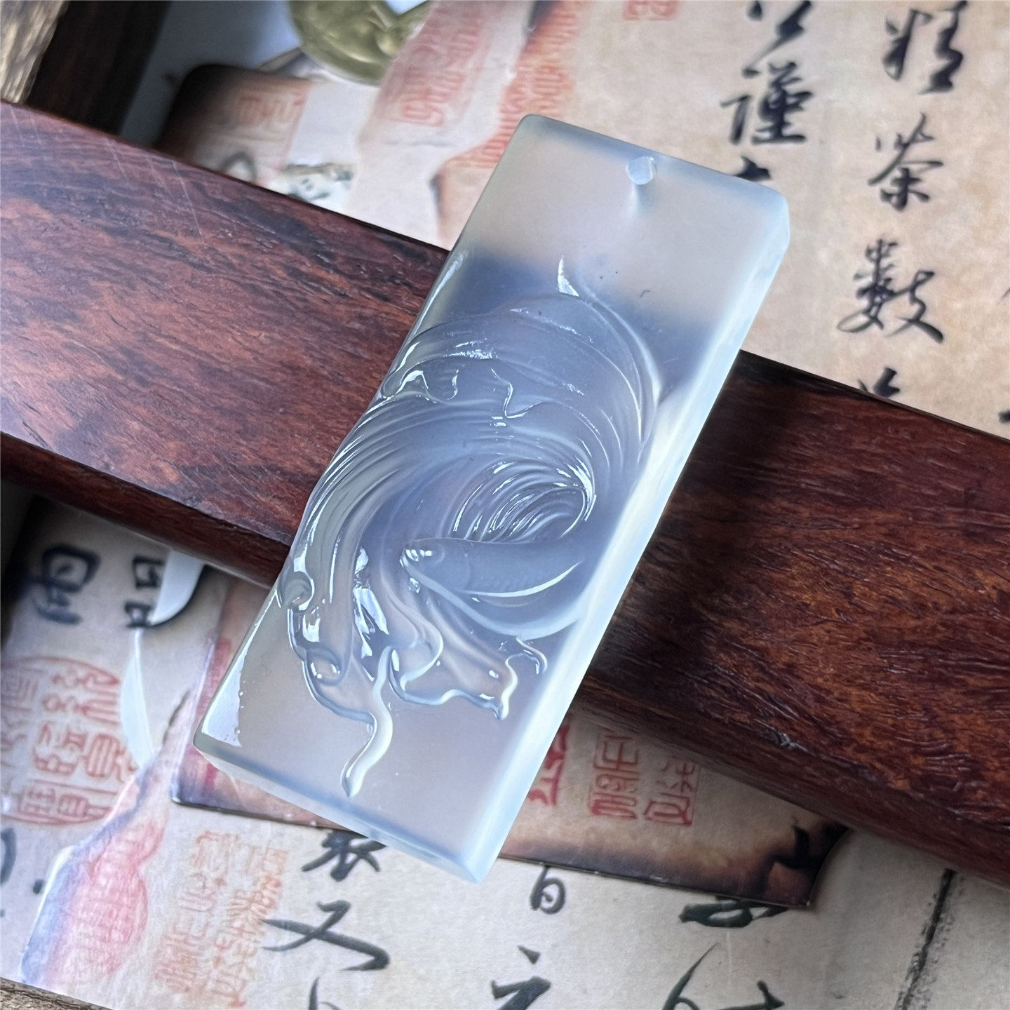 天然岫玉斗鱼吊坠保真冰种通透荧光玉石挂坠男女款礼物实物拍情侣