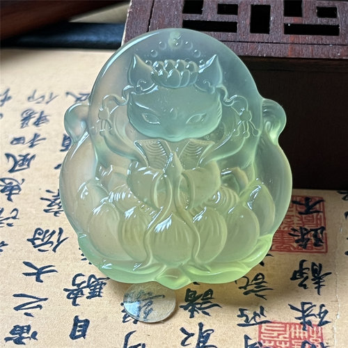 天然岫玉九尾狐吊坠保真双面精雕