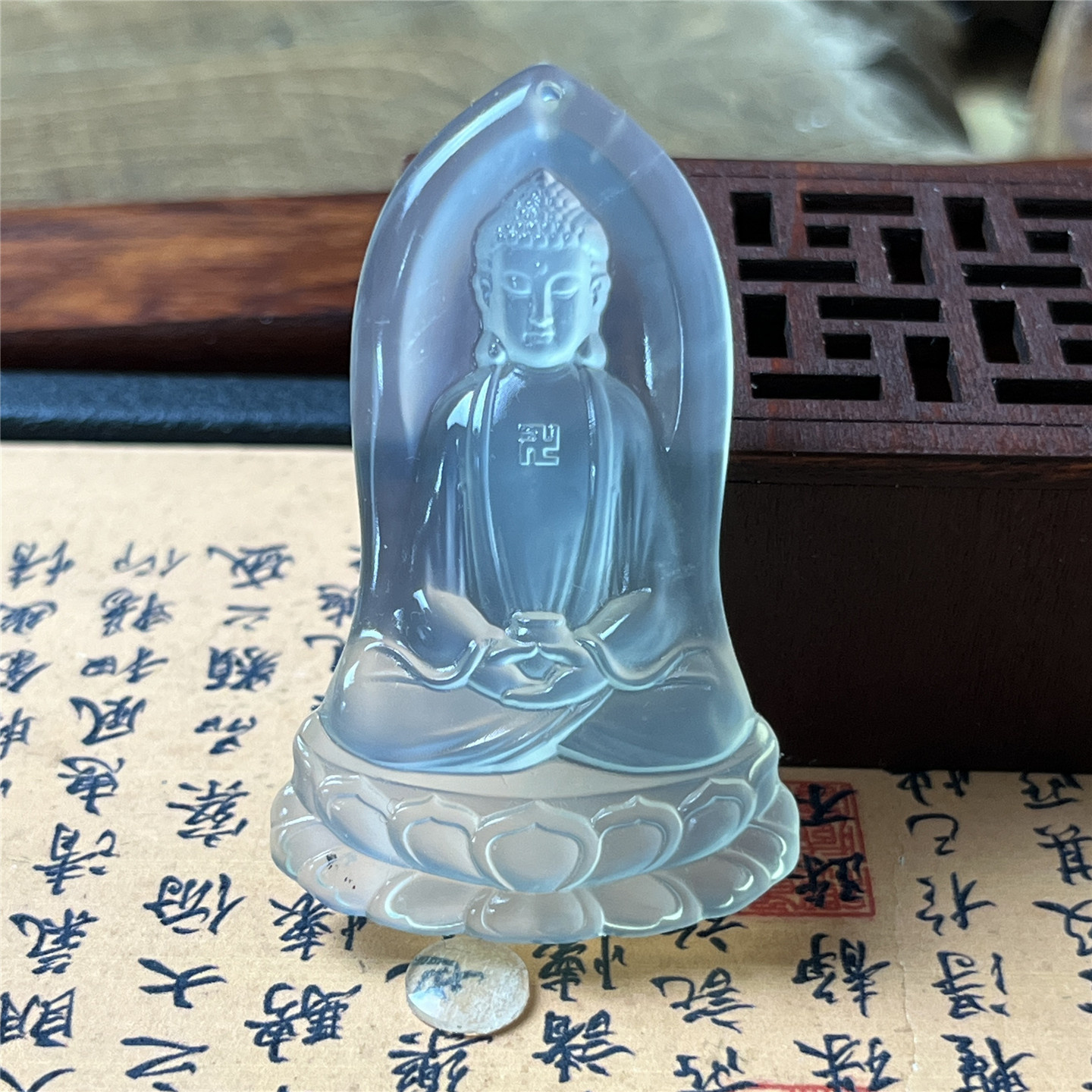 天然岫玉冰种大日如来吊坠保真冰透随形本命佛玉石挂件产地直发玉