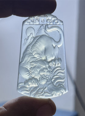 天然岫玉虎牌吊坠保真高冰精雕