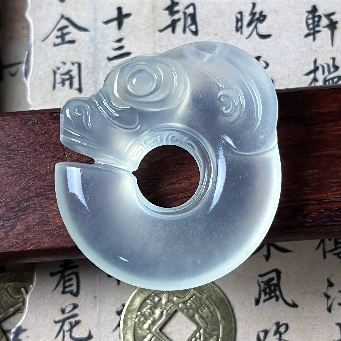 天然岫玉玉猪龙吊坠保真白冰高品质红山文化收藏级别好货实物拍摄