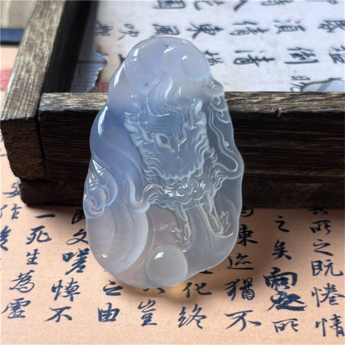 天然岫玉随型龙牌吊坠保真一刀切