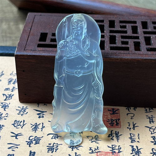 天然岫玉关公吊坠保真冰种精雕玉