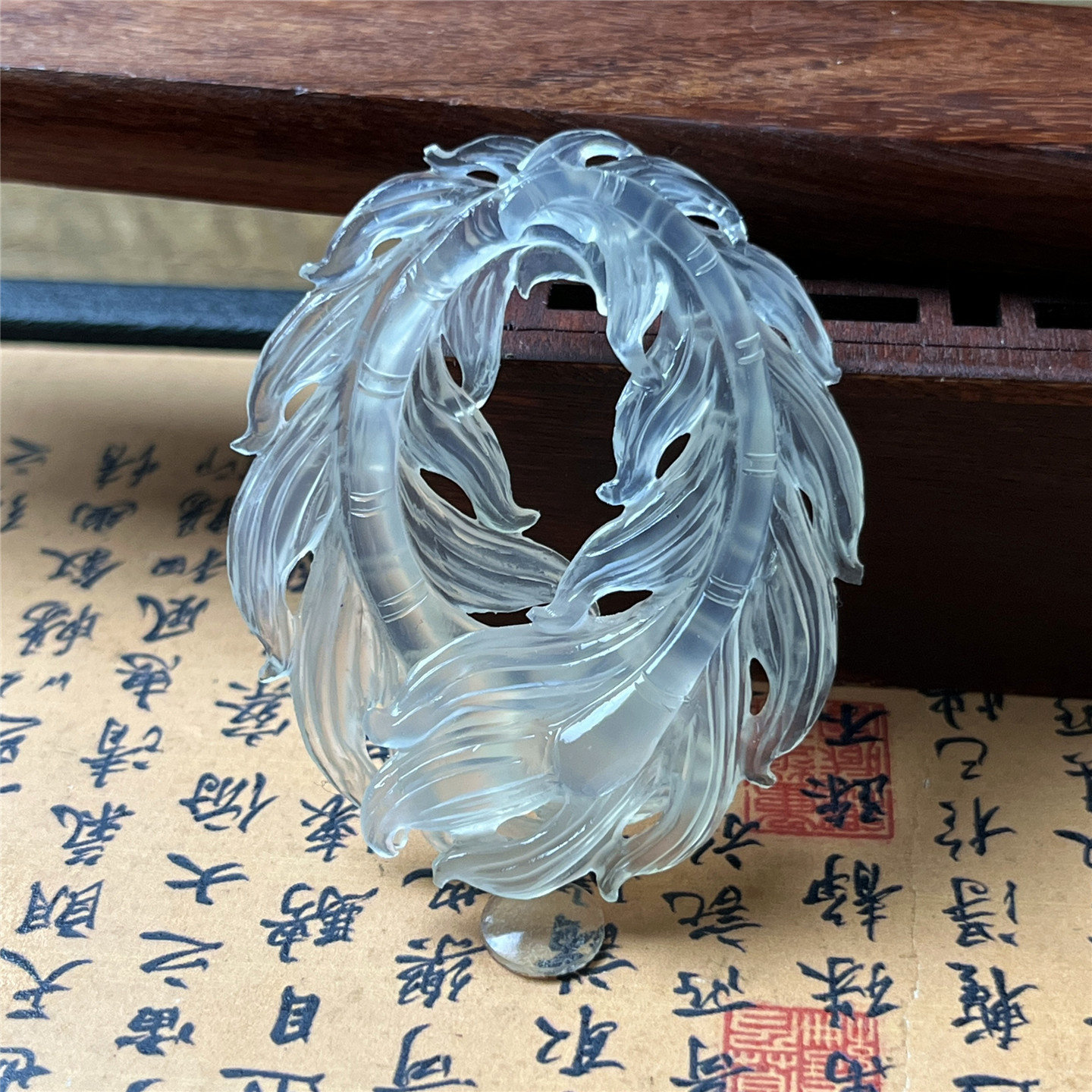 天然岫玉羽毛吊坠镂空精雕刻玉石挂件产地直发男女款收藏品质玉坠