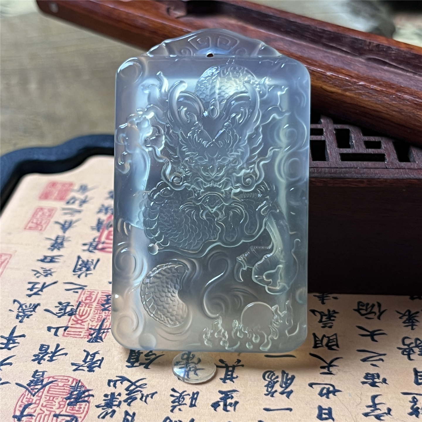 天然岫玉龍牌吊墜保真精致雕刻