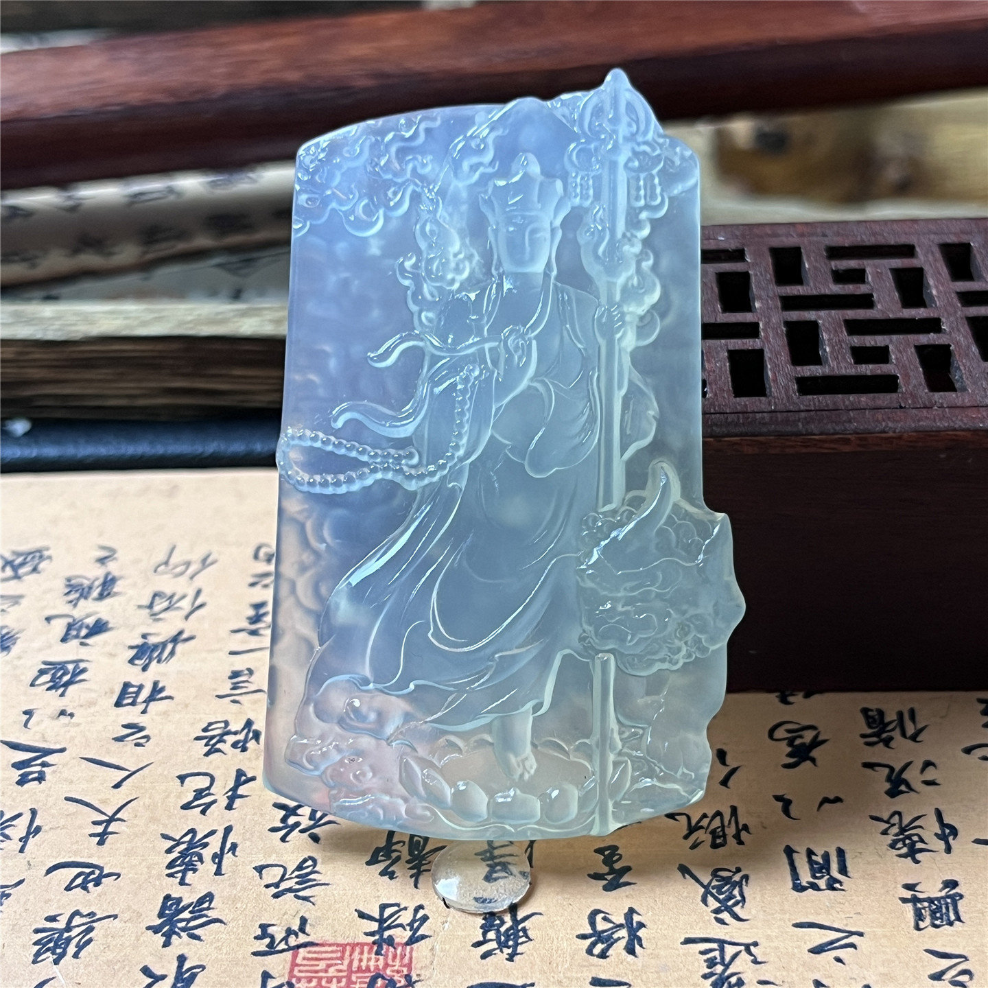 天然岫玉地藏王吊坠保真双面精雕玉石挂件仿古人物实物拍摄收藏品