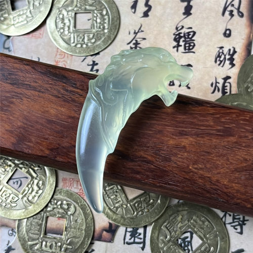 天然岫玉狼牙吊坠保真立体雕刻