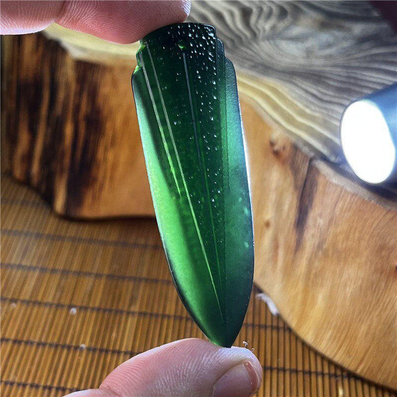 天然岫玉墨玉箭头吊坠保真通透墨绿立体雕刻战国币文玩收藏柳叶箭