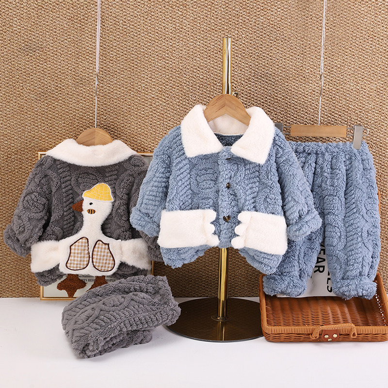 宝宝秋冬季法兰绒加绒开衫居家服