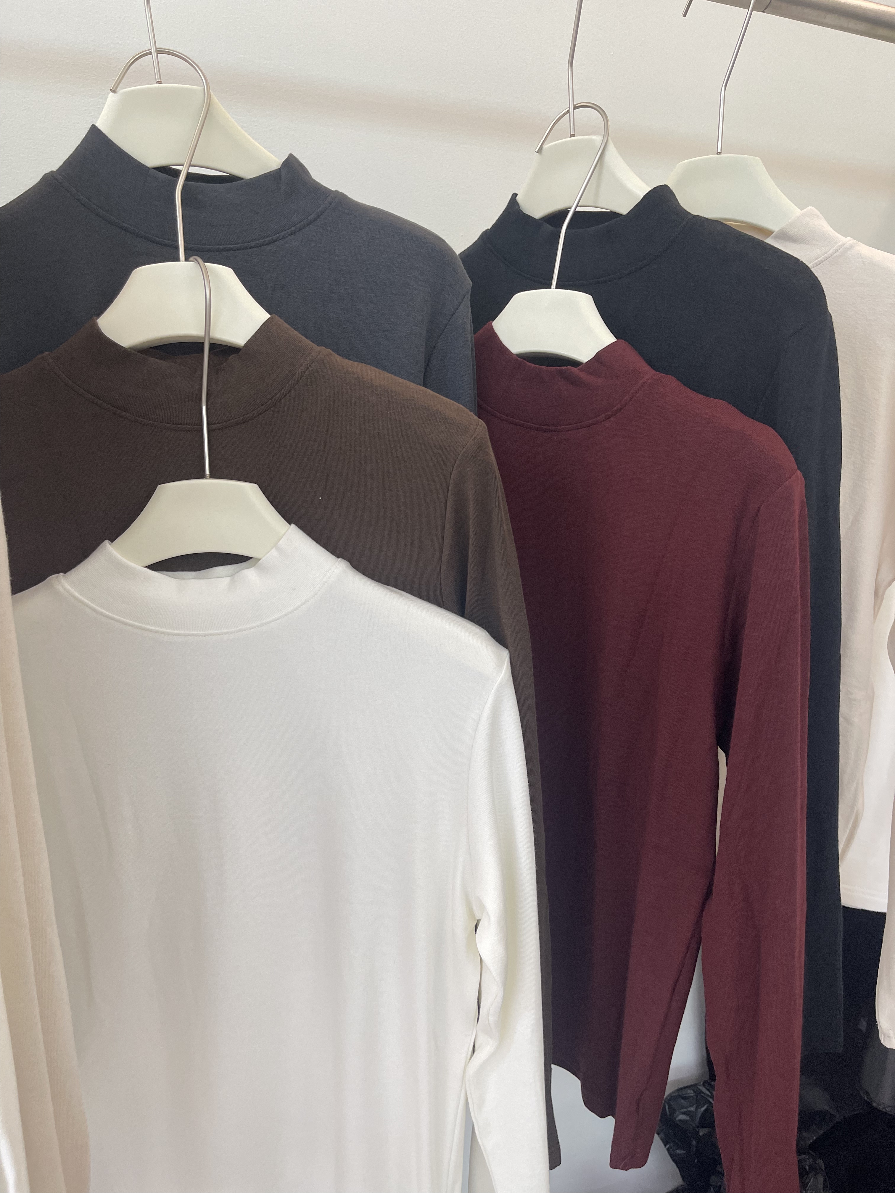 软糯舒服弹力贴身半高领女士长袖打底衫 纯色上衣