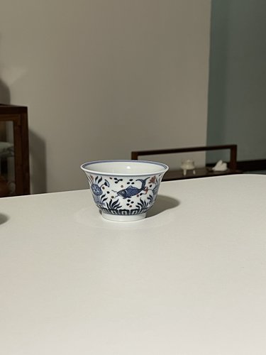 荷田隅窑 青花釉里红鱼藻纹马蹄杯120ml景德镇手工陶瓷茶杯主人杯