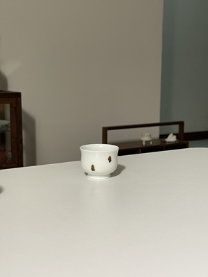 荷田隅窑 星月小金钟杯45ml景德高温甜白釉点褐斑手工陶瓷品茗杯