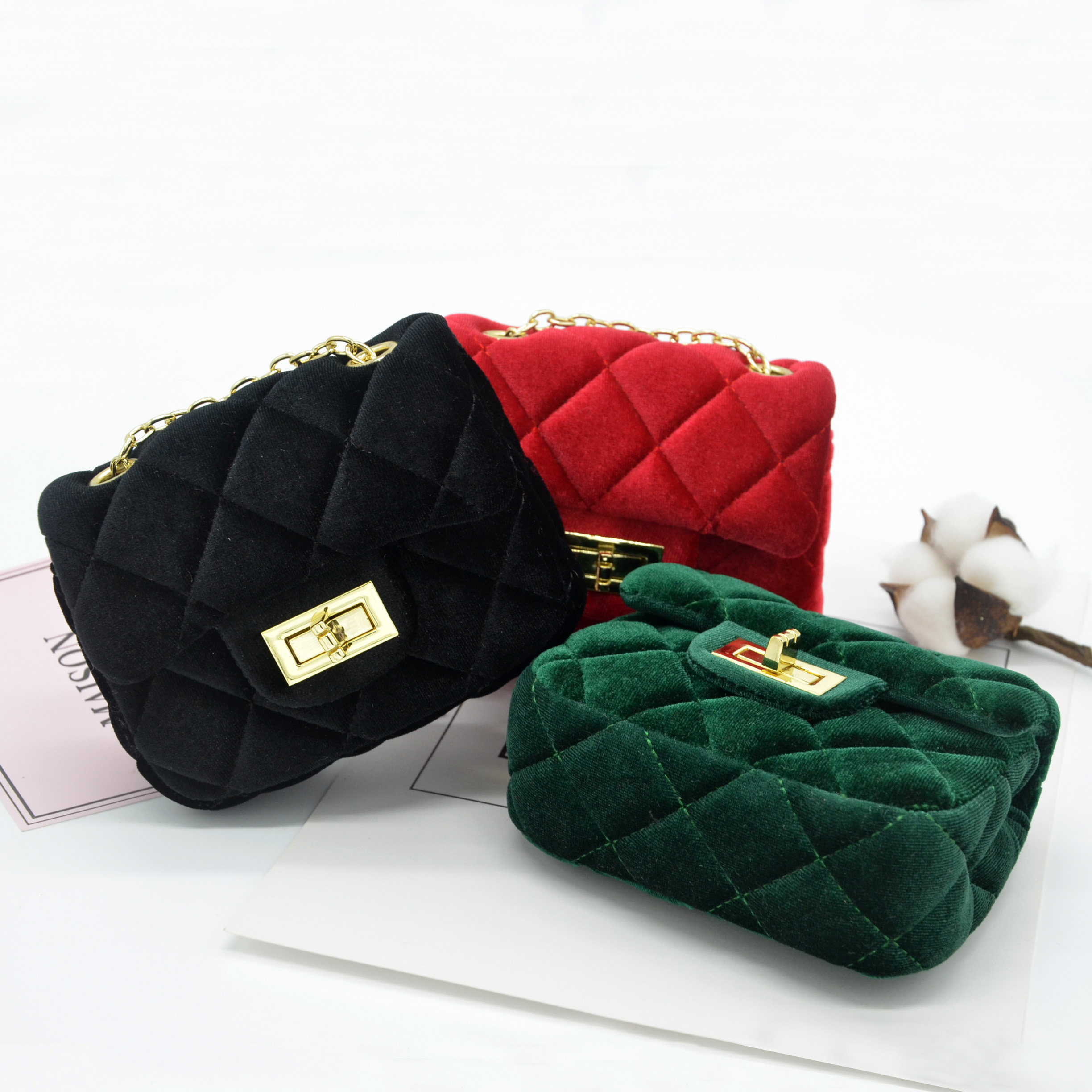 迷你斜挎包2025款经典百搭零钱包女童丝绒公主凹造型菱格链条小包