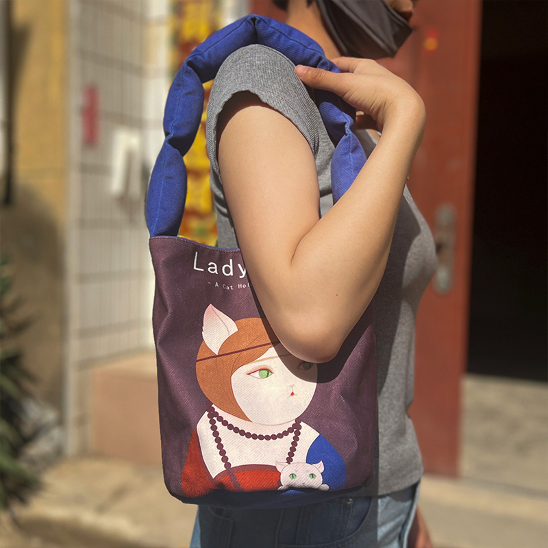 冷猫爆改抱貂女郎周边女包秀洛