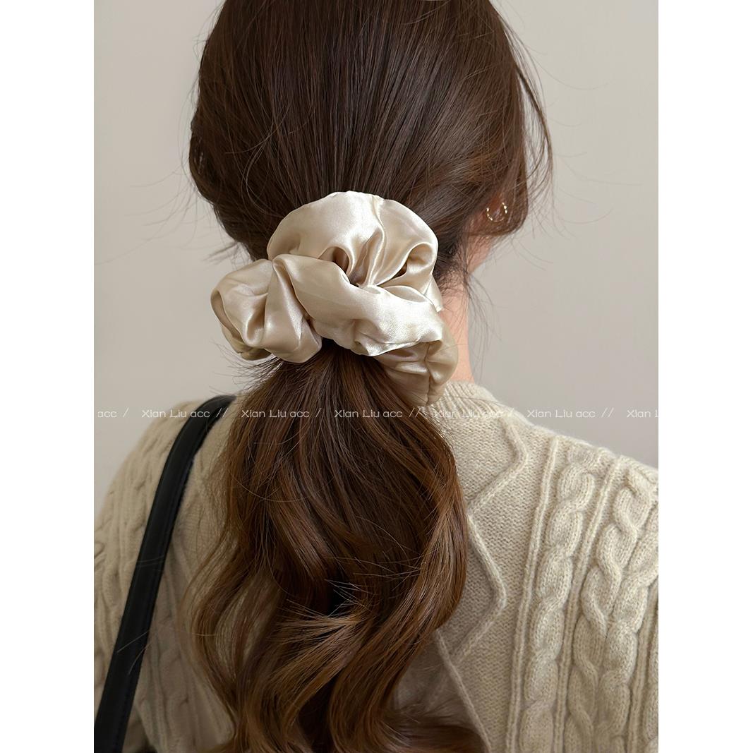 皱褶缎面枕头大肠发圈女2023新款高级感扎头发马尾气质头花头饰品