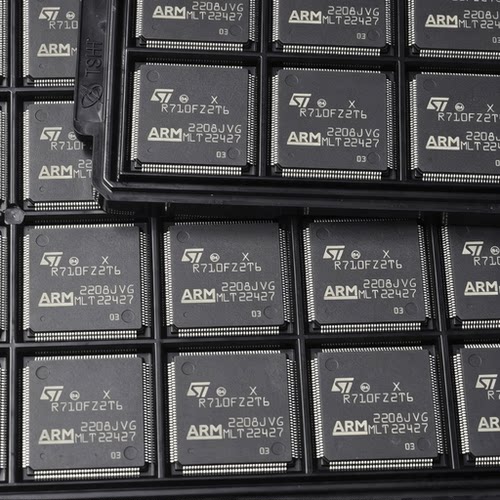 STR710FZ2T6 R710FZ2T6封装QFP144 32位ARM微控制器芯片单片机MCU