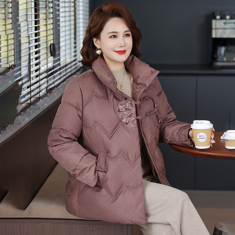 25奶奶冬装短款羽绒棉服60岁70老人冬季婚礼中老年妈妈女款外套QC