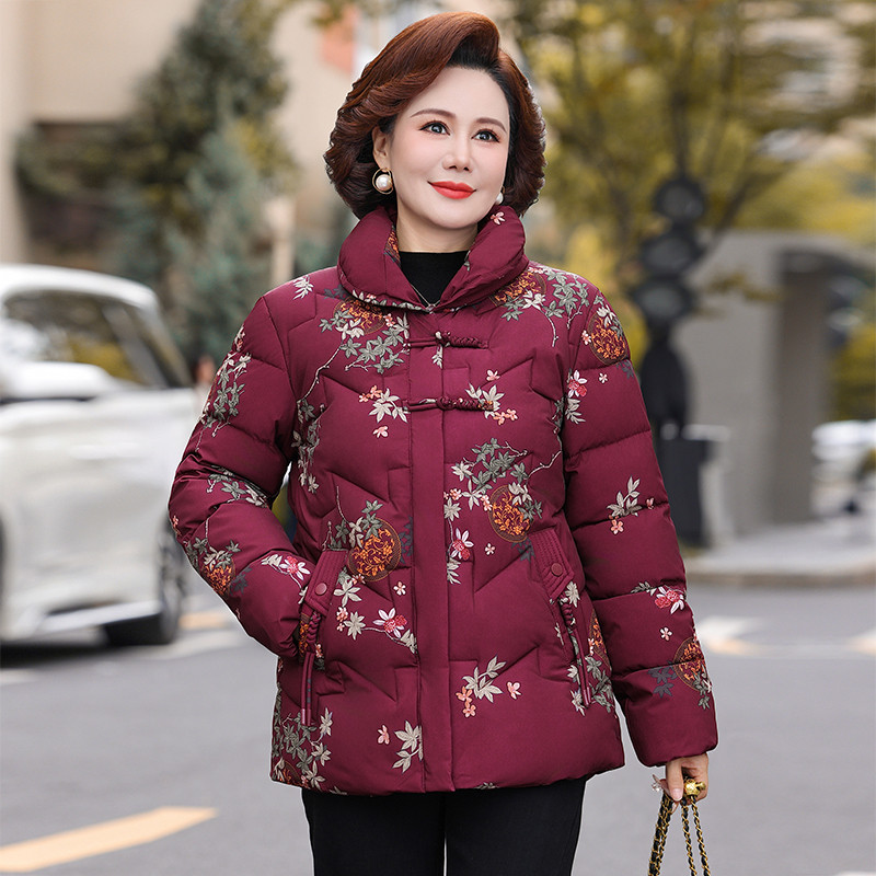25年奶奶冬装短款加厚保暖棉服50-70老人婚礼中老年妈妈女款外套