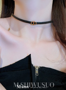 百搭甜酷chocker黑色颈链钛钢字母猪鼻子项链人造皮革简约锁骨链