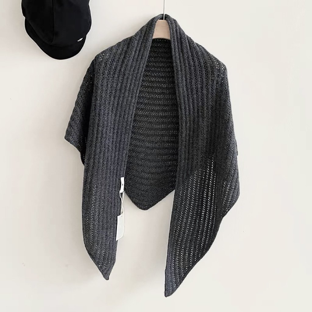 2025秋冬新款羊毛镂空三角针织披肩纯色百搭高级感坎肩围巾,服饰配件/皮带/帽子/围巾,围巾/丝巾/披肩,淘宝优惠券,粉丝福利购,淘宝优惠卷