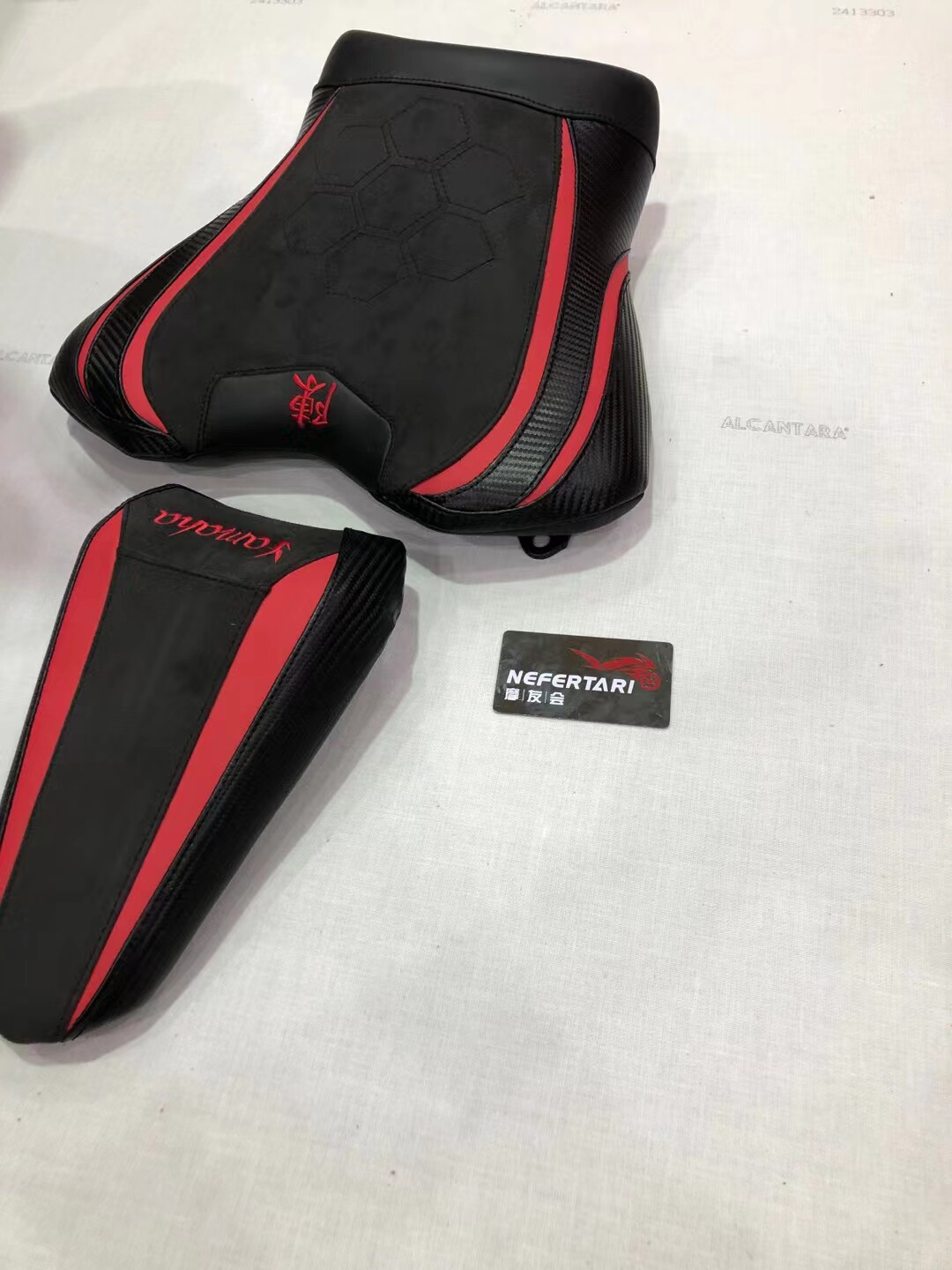 雅马哈r1定制坐垫皮肤，需寄改，颜色及刺绣logo可根据要求更改