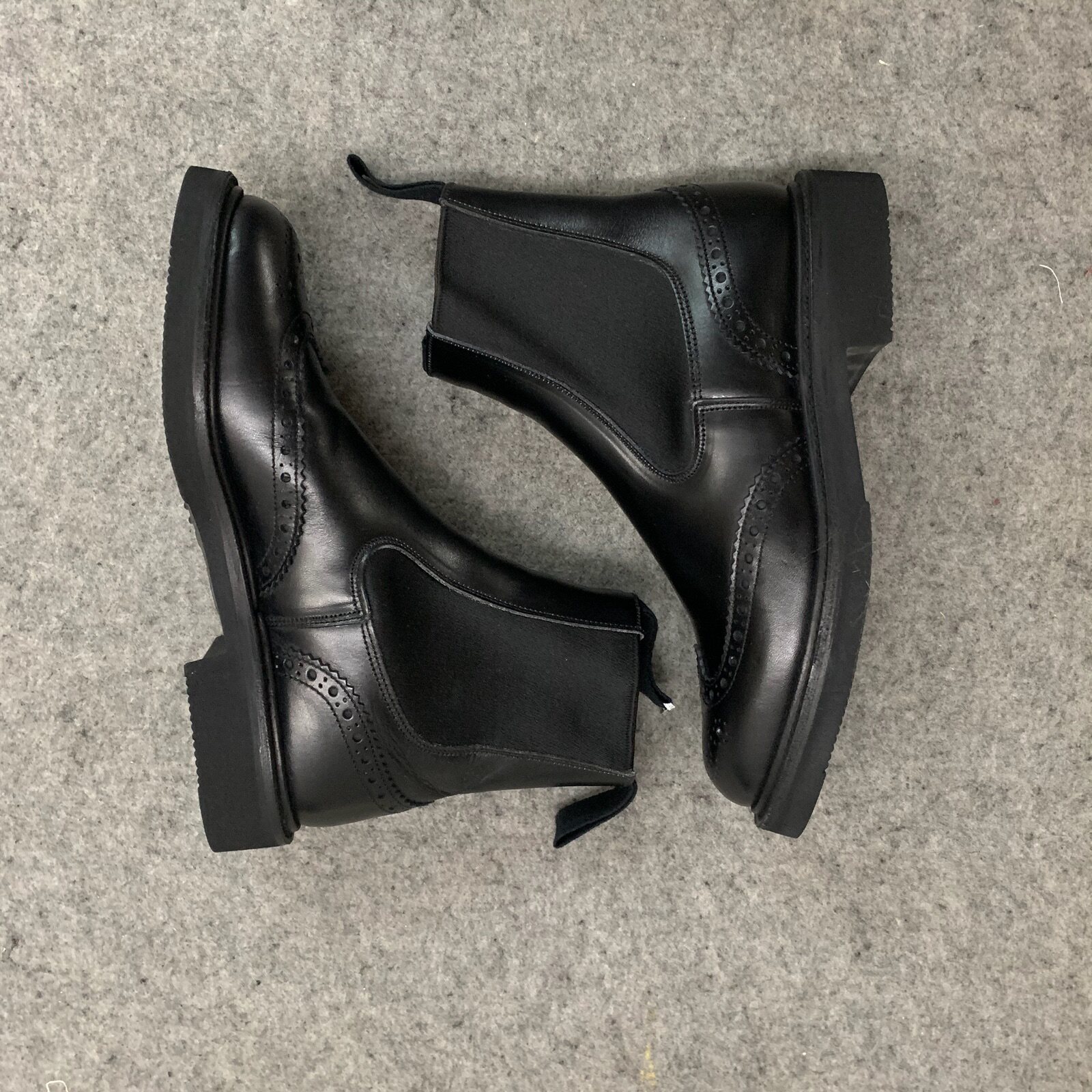 TRICKERS英国布洛克雕花切尔西靴