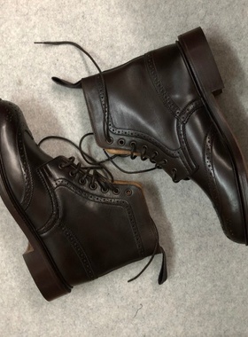 意大利采购新品TRICKERS深棕软面皮女圆头布洛克雕花马丁靴短靴