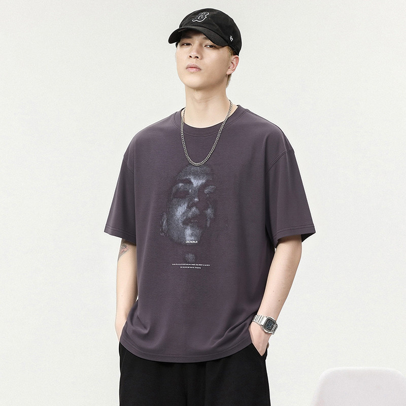 kikc2026年夏季新款短袖圆领男装人物图案休闲T恤棉质休闲服装