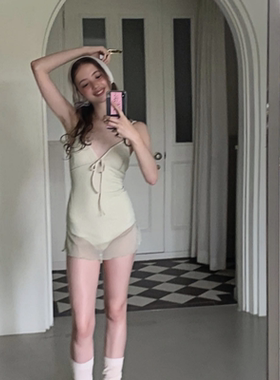 新款连体纯欲氛围感小胸聚拢保守遮肚显瘦少女海岛度假温泉泳衣女