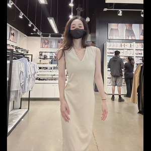 Calvin Klein/CK女土显瘦弹力V领无袖后开叉收腰连衣裙女裙CW189