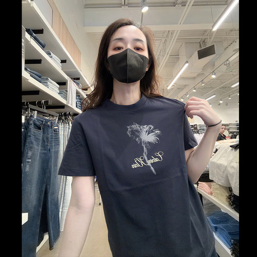 CalvinKlein女士印花短袖T恤