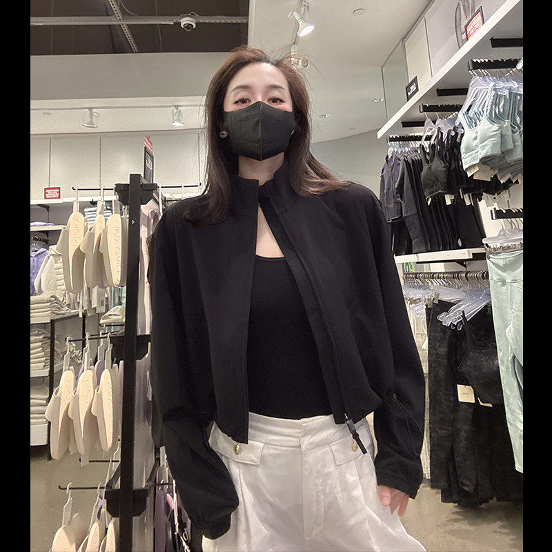 CK Calvin Klein女士新款时尚潮流速干立领拉链外套防晒服CW87