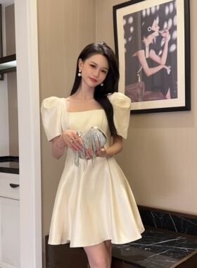 简约方领连衣裙名媛气质小个子显瘦泡泡袖 40503