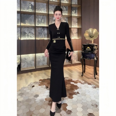 21611显瘦气质长袖黑色修身包臀名媛轻奢时尚长款优雅秋冬连衣裙