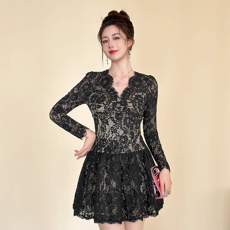 法式V领蕾丝连衣裙女御姐风轻熟