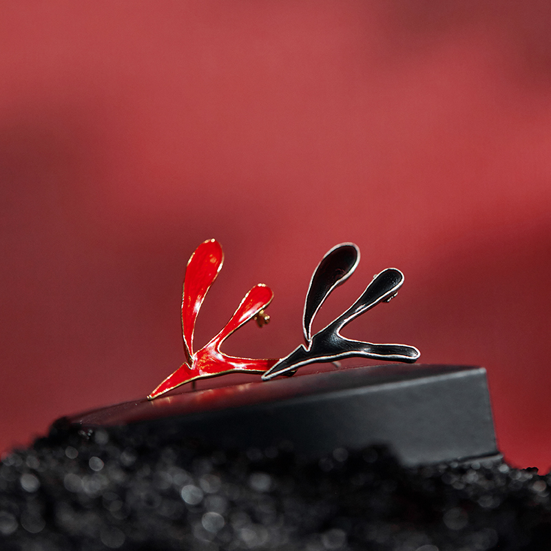 日着小众休闲百搭大衣胸针