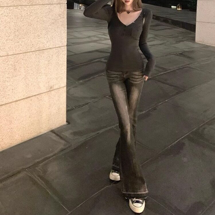 小姐姐腿型修正机牛仔裤女秋季中腰刺绣显腿长灰色喇叭裤子女士