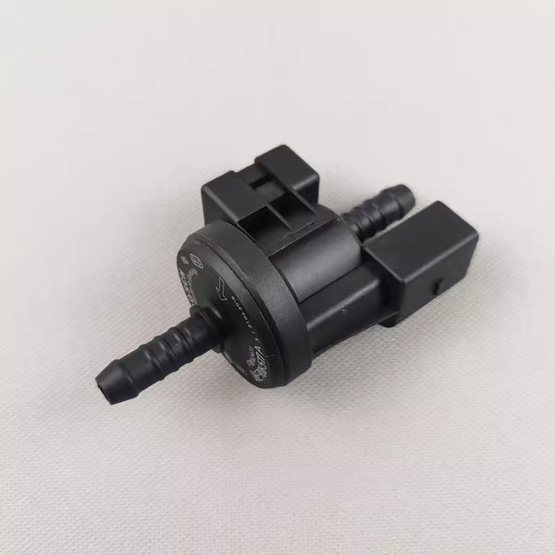 适用于奥迪A4 A5 A6 A4L A6L Q5活性炭罐电磁阀 碳罐电磁阀