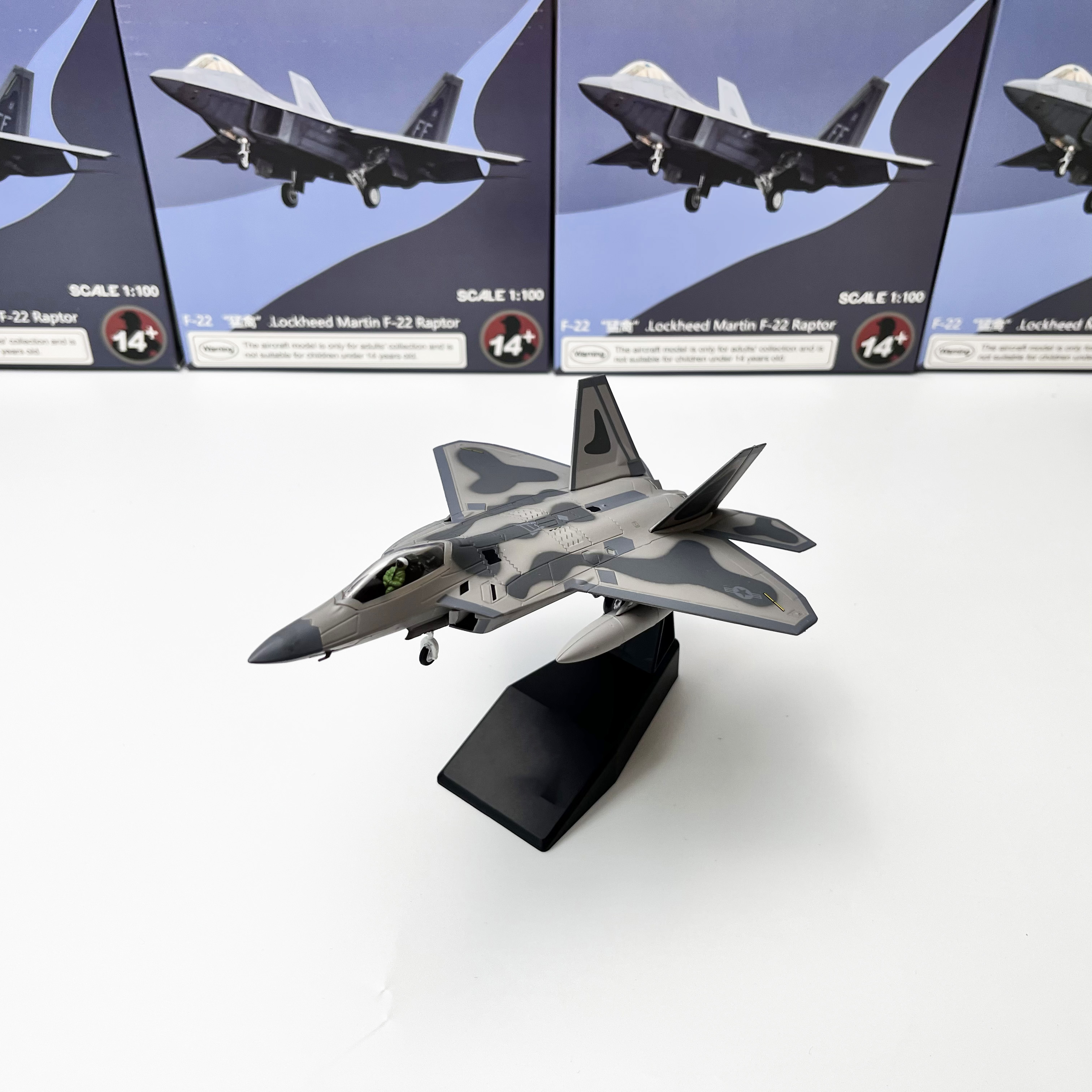 1/100F22猛禽战斗机模型摆件