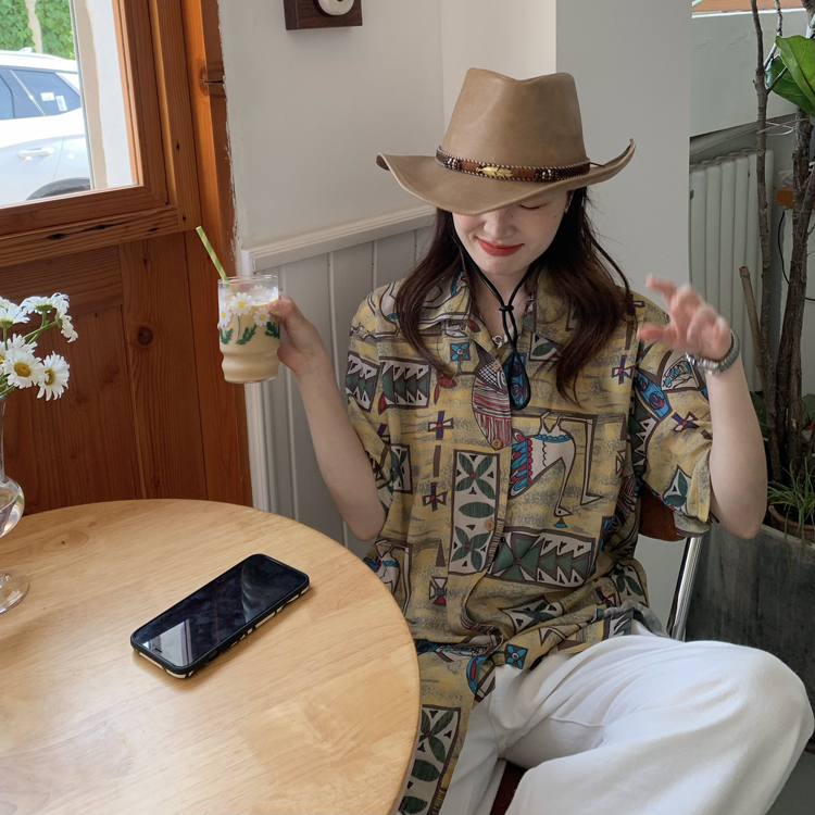 Real price ~ less design sense, retro Hong Kong flavor, interesting pattern printing, loose short sleeve shirt