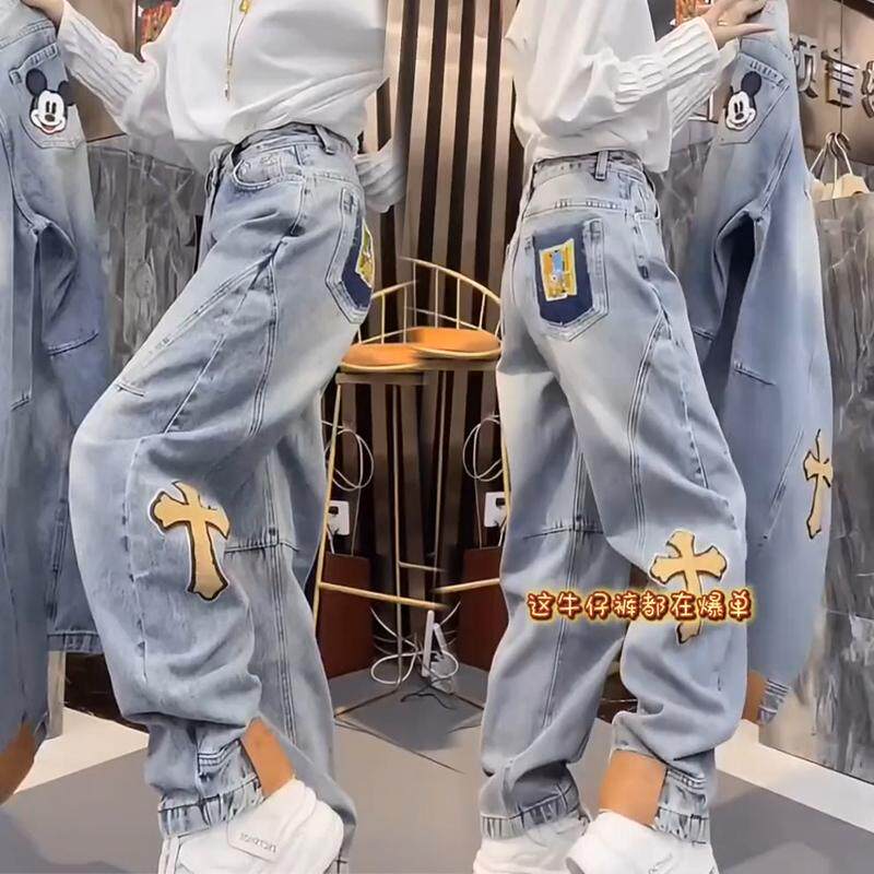 欧货2025春新款卡通贴布刺绣减龄弯刀裤水洗宽松牛仔裤女高腰长裤