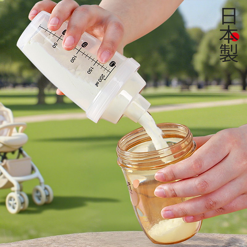 日本进口婴儿便携式外出带装奶粉盒分装收纳密封辅食食品级小罐子