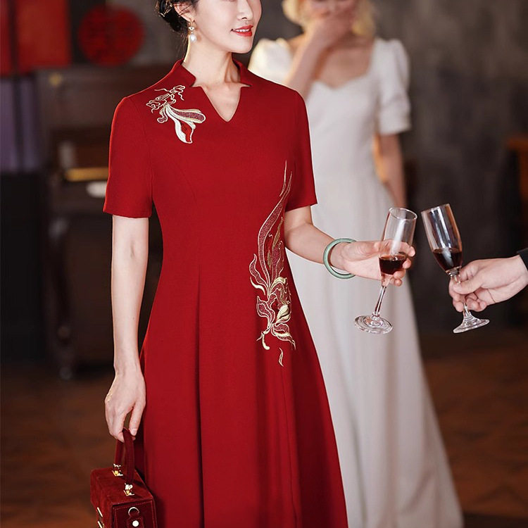中年妈妈春装礼服婚宴礼服旗袍年轻喜婆婆红色喜服连衣裙平时
