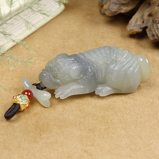 洒金皮手工精雕新疆和田玉青花籽料挂件精品吊坠生肖狗旺财30克