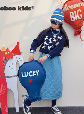 墨宝童装 MoobooKids_深蓝色miu系小蝴蝶群马毛衣+湖蓝色棉服半裙
