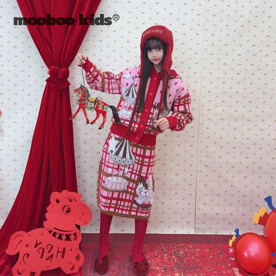 墨宝童装 MoobooKids_原创新年粉红格纹欢乐小马毛衣外套半裙套装